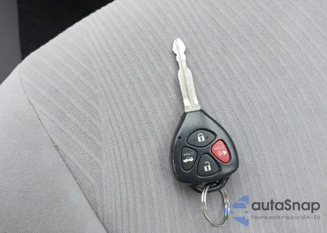 2011 Toyota Corolla Le z USA, uszkodzony, nr VIN JTDBU4EE8BJ090455